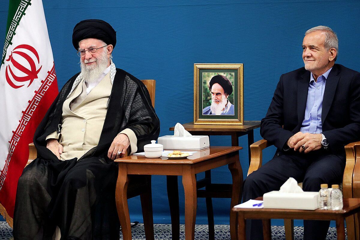  رهبر انقلاب از دولت مصلحتی حمایت می‌کنند؟