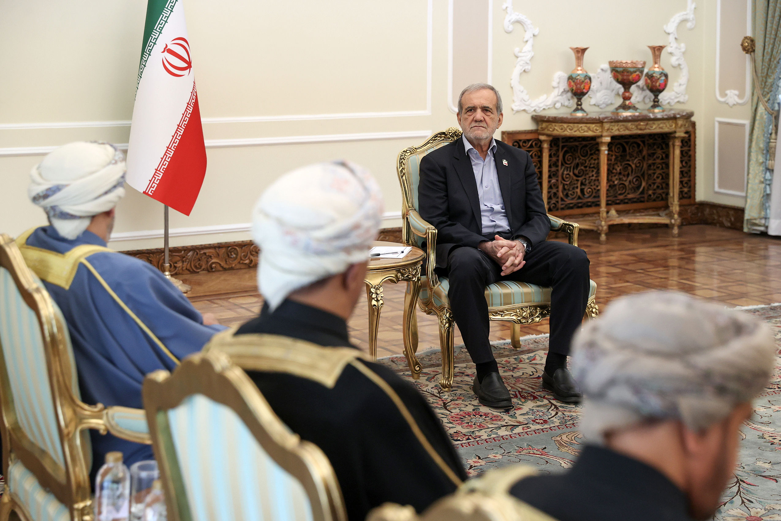 پزشکیان: ایران و عمان در فراز و نشیبهای منطقهای، همواره یاور یکدیگر بودهاند
