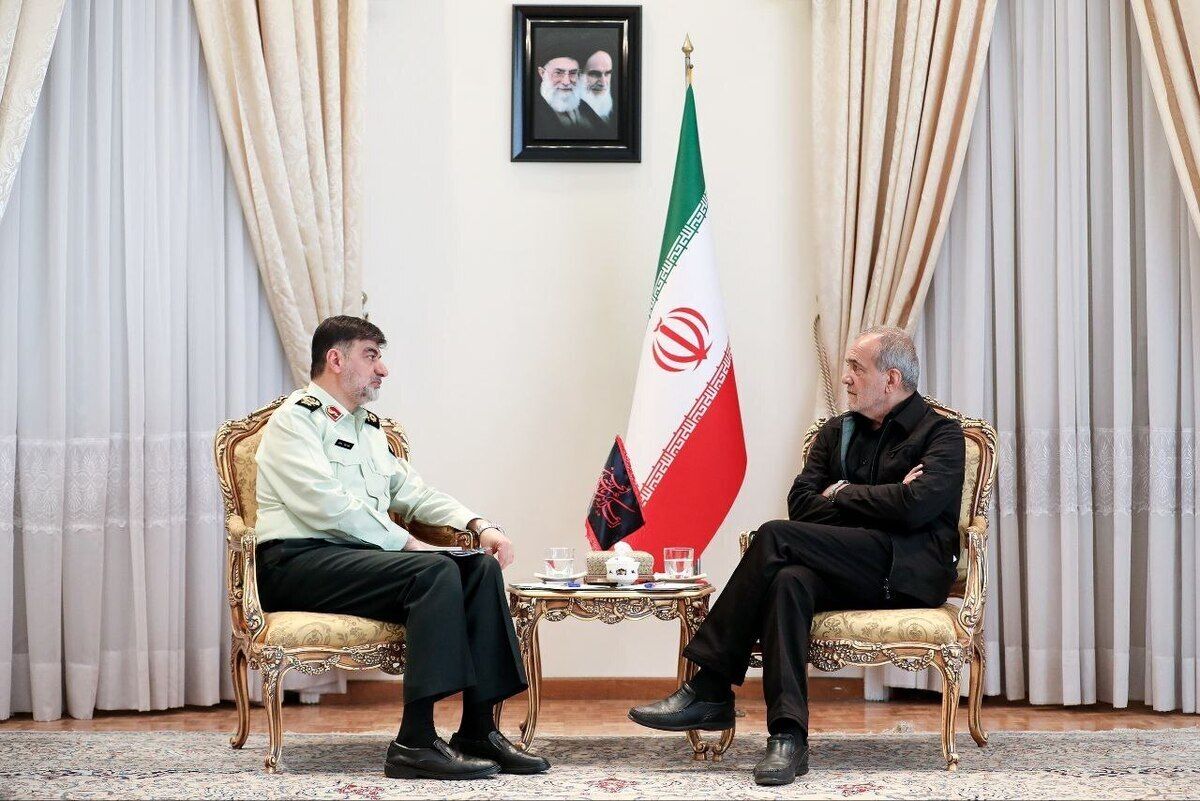 دیدار فرمانده فراجا یا رئیس جمهور منتخب؛ تاکید پزشکیان بر حفظ حقوق اجتماعی و احترام به کرامت مردم