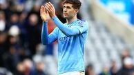 جان استونز برای اینتر توپ می‌زند