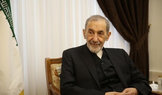 ولایتی: امروز خانواده آمریکایی هزینه قمار سردمدارانش را نقداً می‌دهد