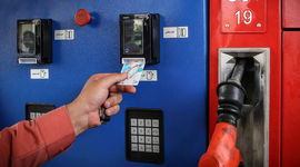 کارت‌های سوخت خودرو‌های وارداتی یا به نام مالک قبلی، نیاز به تعویض ندارند