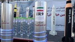 نمایش موشک و سانتریفیوژهای ایرانی در حاشیه راهپیمایی ۱۳ آبان