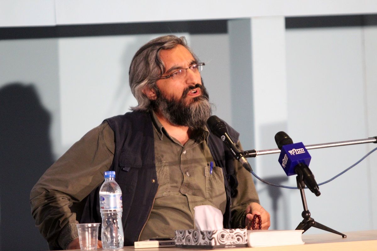 روزنامه اصولگرا خطاب به وحید جلیلی: بجای اینکه پاسخگوی رفتارت باشی با دشمن فرضی می جنگی
