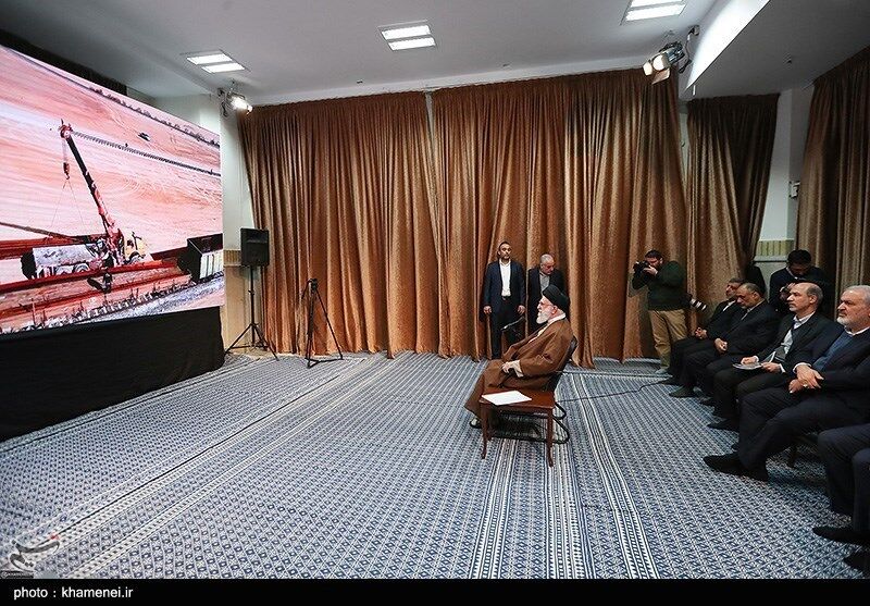 عکس | بازدید رهبر معظم انقلاب از نمایشگاه توانمندی‌های تولید داخلی