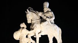 شهرداری تهران: مجسمه والرین در ورودی فرودگاه مهرآباد نصب شد