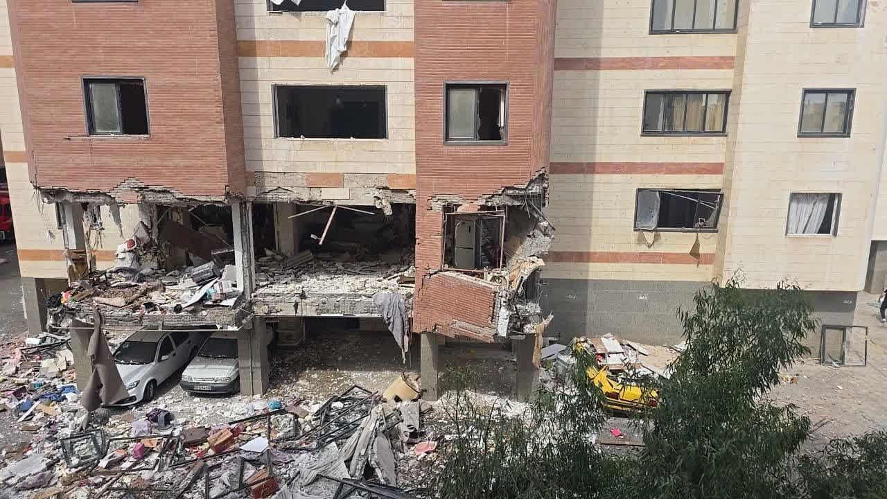 وقوع انفجار در یک ساختمان مسکونی در پردیسان قم/ آتش نشانی: علت نشت گاز بود