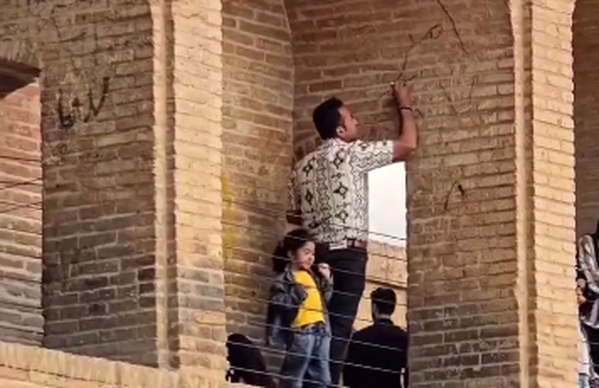 اداره میراث فرهنگی اصفهان وظیفه اصلی یعنی حفاظت از آثار تاریخی را فراموش کرده/ در ورودی بیشتر آثار تاریخی اصفهان حجاببانها مستقر بودند
