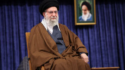 رهبر انقلاب: تنها در صورتی که آمریکا پشتیبانی خود را از رژیم صهیونیستی به طور کامل قطع کند و پایگاه‌های نظامی‌اش را از منطقه جمع‌آوری کند درخواست آن‌ها برای همکاری با ایران قابل بررسی خواهد بود