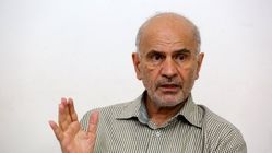 مومنی: وقتی بنیه تولیدی کشور تضعیف می‌شود، حوزه مالی حکومت نیز سقوط می‌کند