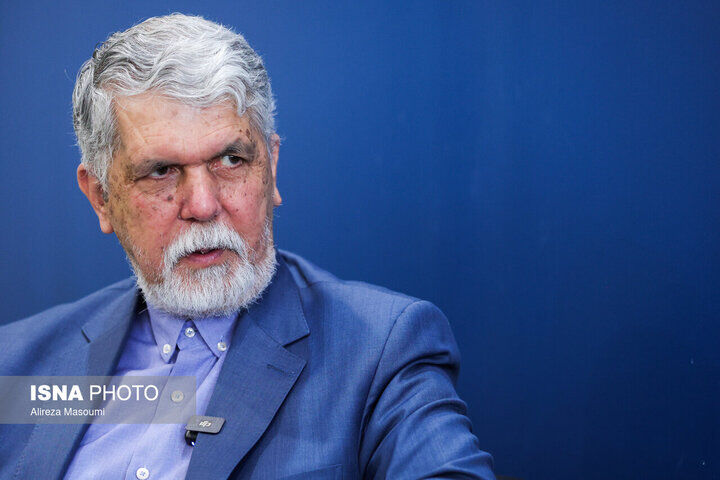 وزیر ارشاد با &laquo;مد و لباس&raquo; دستوری موافق است؟