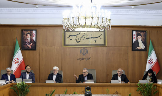 روزنامه اصلاح طلب: هیچ دولتی در برابر این همه حوادث قادر به شق‌القمر نیست