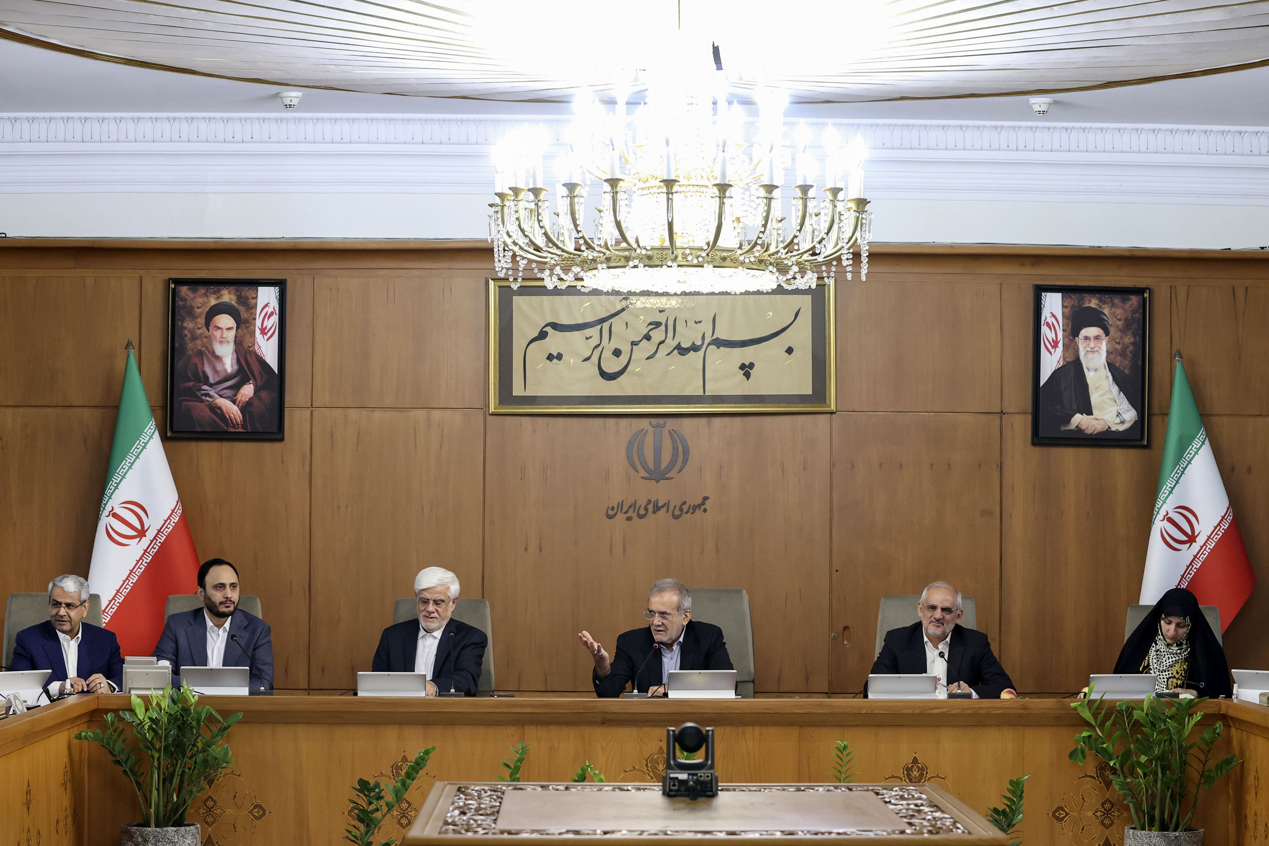 دولت رئیسی آبدارچی‌ها را هم عوض کرد