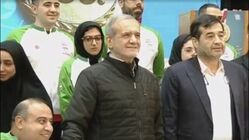 عکس | قاب یادگاری قهرمانان المپیکی با رییس‌جمهور و وزیر ورزش و جوانان
