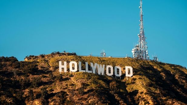 پشت صحنه ماشین تطهیر جفری اپستین؛ چگونه غول‌های روابط عمومی هالیوود برای دفاع از او بسیج شدند؟