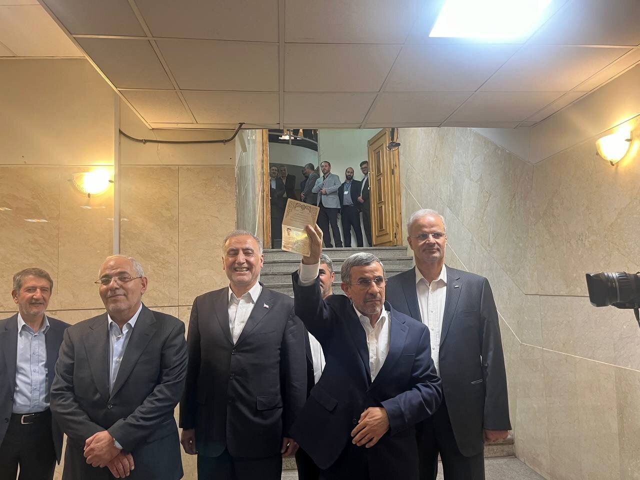 بگومگوی پرسنل وزارت کشور با همراهان احمدی نژاد