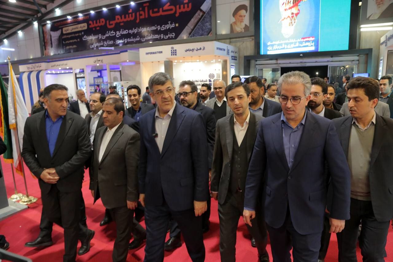 حضور استاندار یزد در غرفه چادرملو در دوازدهمین نمایشگاه فن‌بازار یزد