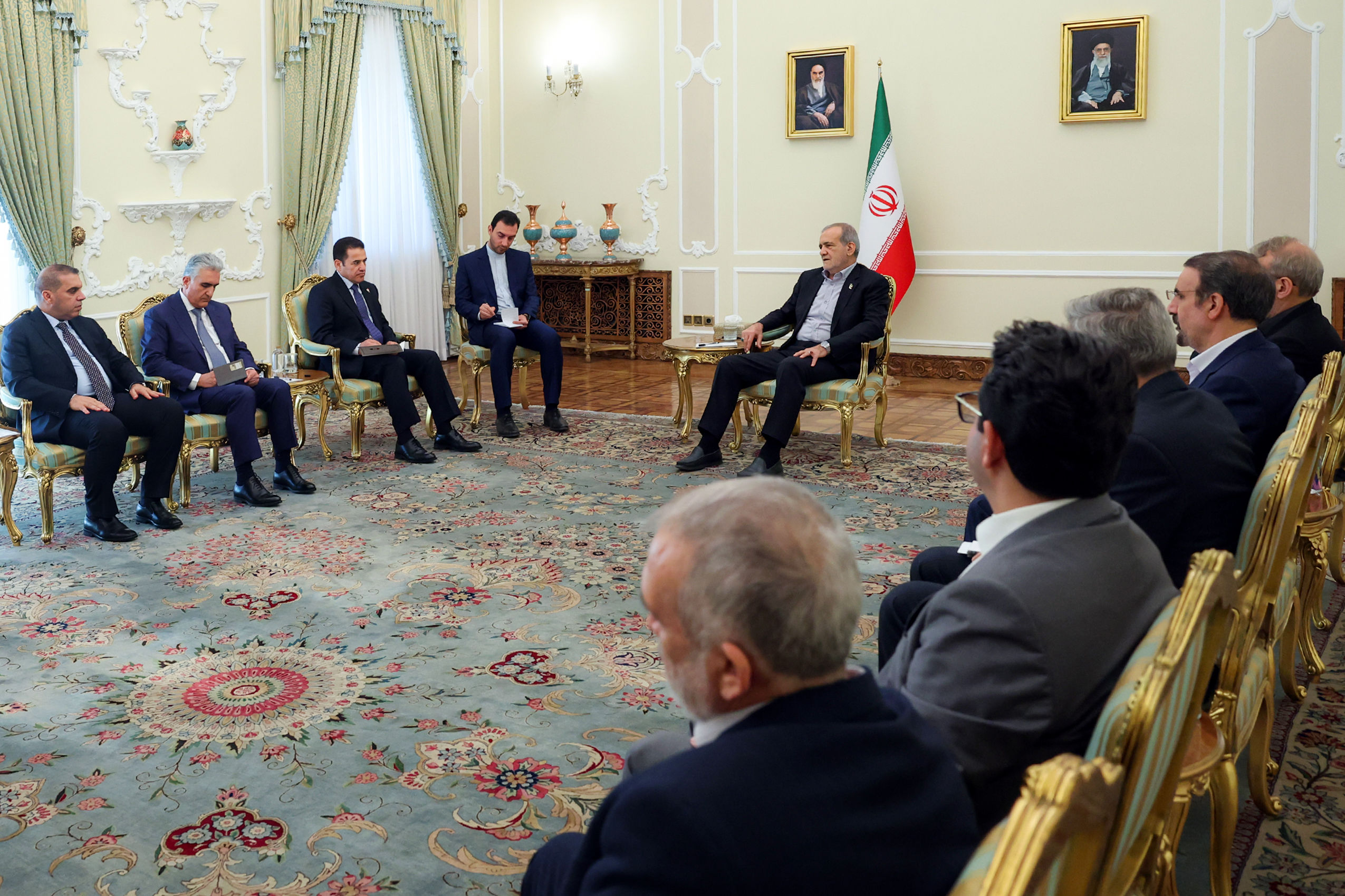 پزشکیان در دیدار با مشاور امنیت ملی عراق: هرگاه وحدت و انسجام میان کشور‌های اسلامی برقرار باشد، توطئه‌های آمریکا و رژیم صهیونیستی علیه ملت‌های منطقه به نتیجه نخواهد رسید