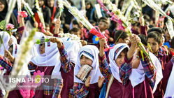 رنگ تیره لباس مدارس یادگیری را کاهش می‌دهد/ راحتی را فدای رسمی بودن می‌کنند!