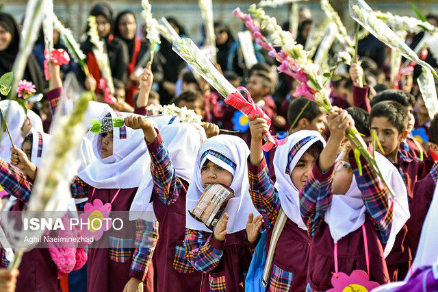 رنگ تیره لباس مدارس یادگیری را کاهش می‌دهد/ راحتی را فدای رسمی بودن می‌کنند!