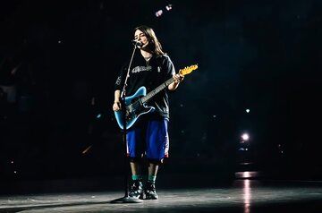 بیلی آیلیش به فهرست گرمی 2026 بازگشت!