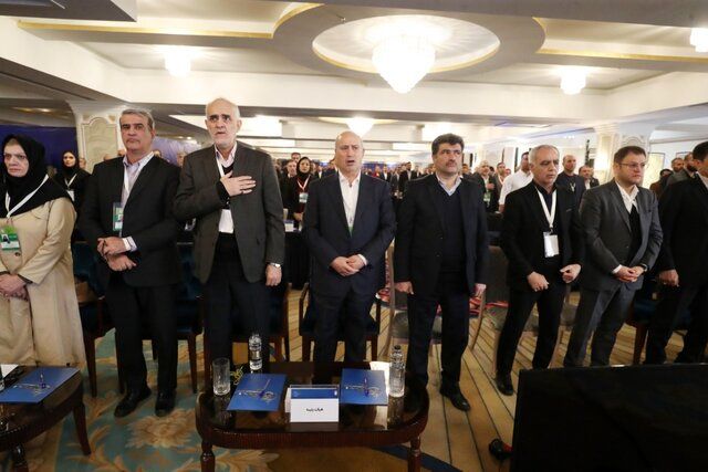 تاج ماندنی شد/ عابدینی تبریک گفت و رفت!
