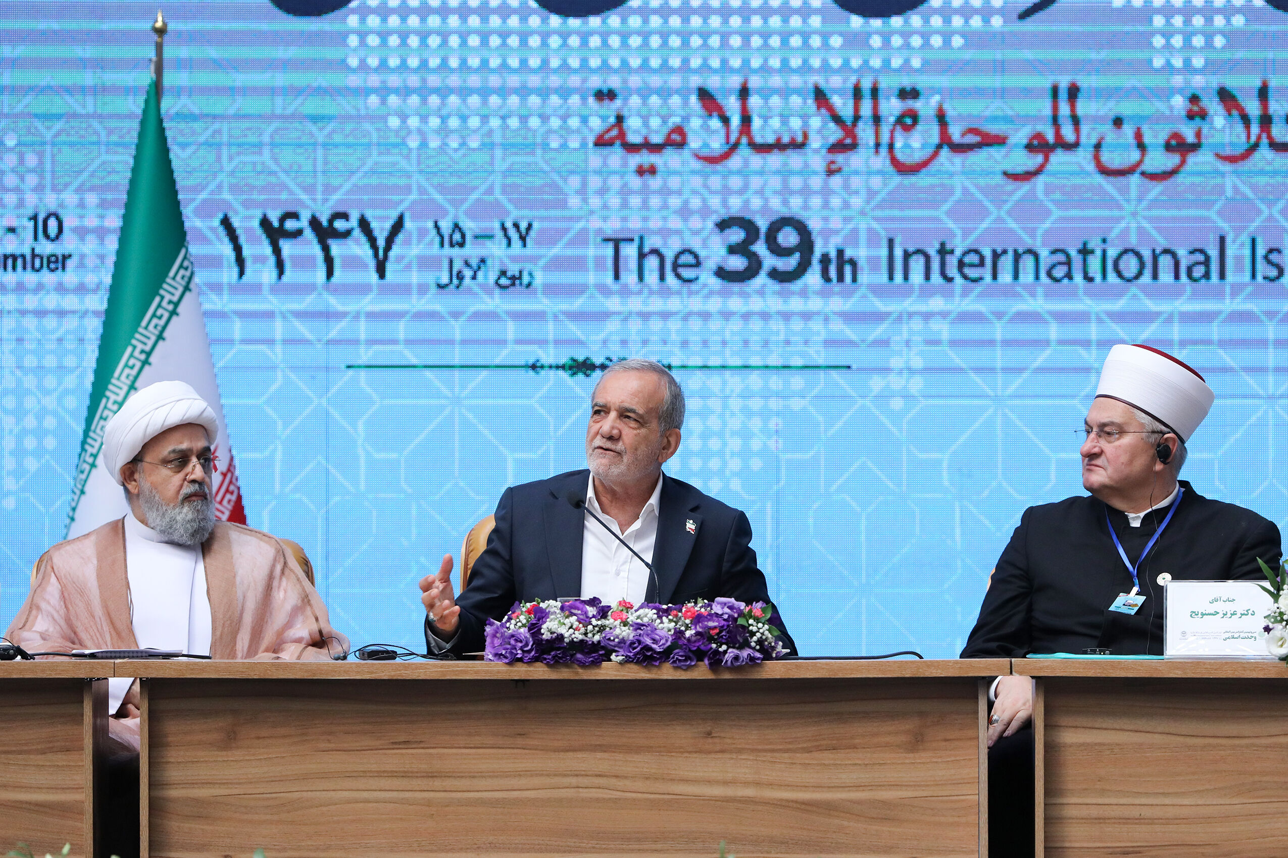 پزشکیان: مشکل اصلی اختلافات و تفرقه‌های ما با یکدیگر است/ با وحدت و انسجام به دشمن متجاوز سیلی زدیم 