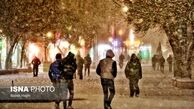 ویدئو | رقص و شادی مردم رشت از بارش برف در نیمه شب