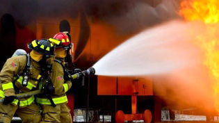 تصاویری دیگر از آتش‌سوزی در پاساژ رحیمیان تهرانسر