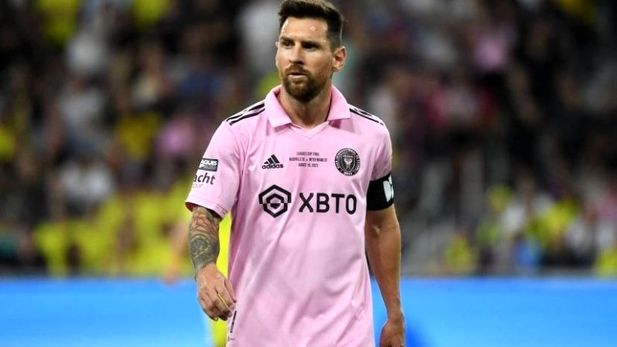 فان‌پرسی: همه باید بپذیرند که مسی بهترین بازیکن تاریخ است