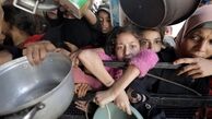 با تبدیل شدن آرد آلوده به حشرات به یکی از مواد غذایی اصلی، وزارت امور خارجه همچنان در حال "ارزیابی" محدودیت‌های اسرائیل در اجازه ورود کمک‌ها به غزه است