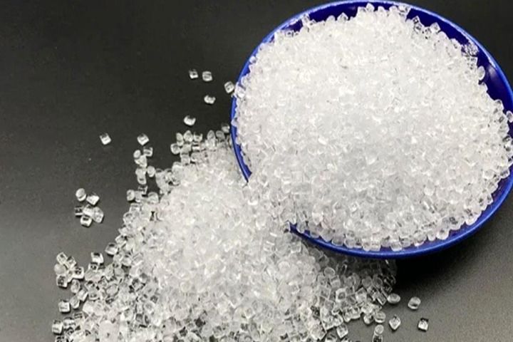 پلی کربنات چیست؟ ویژگی‌ها، کاربردها و راهنمای خرید این ماده شفاف و مقاوم مهندسی