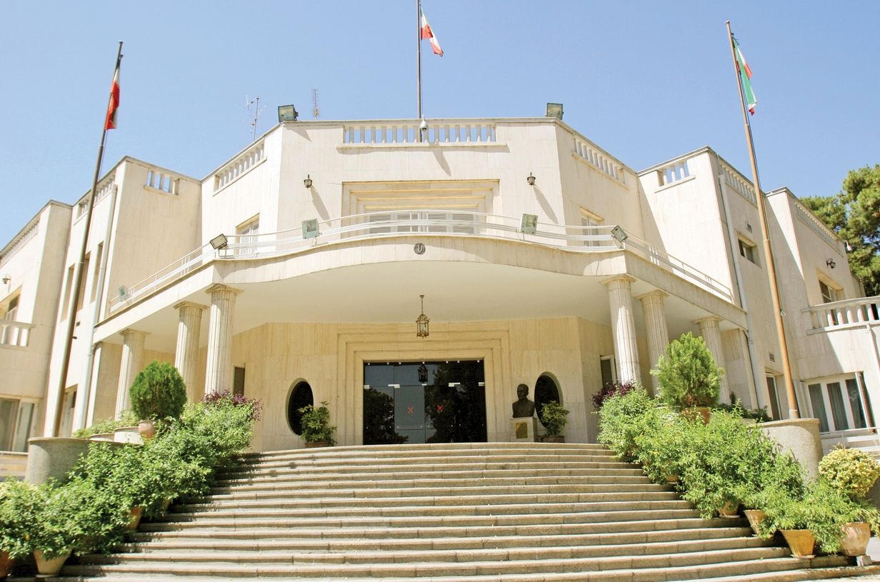 ناگفته‌های پاستور؛ چگونه حلقه محدود تصمیم‌ها را می‌بلعد 